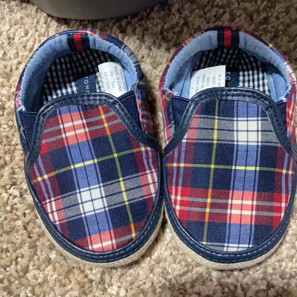 Tommy Hilfiger boys plaid shoes BinA 70. A70